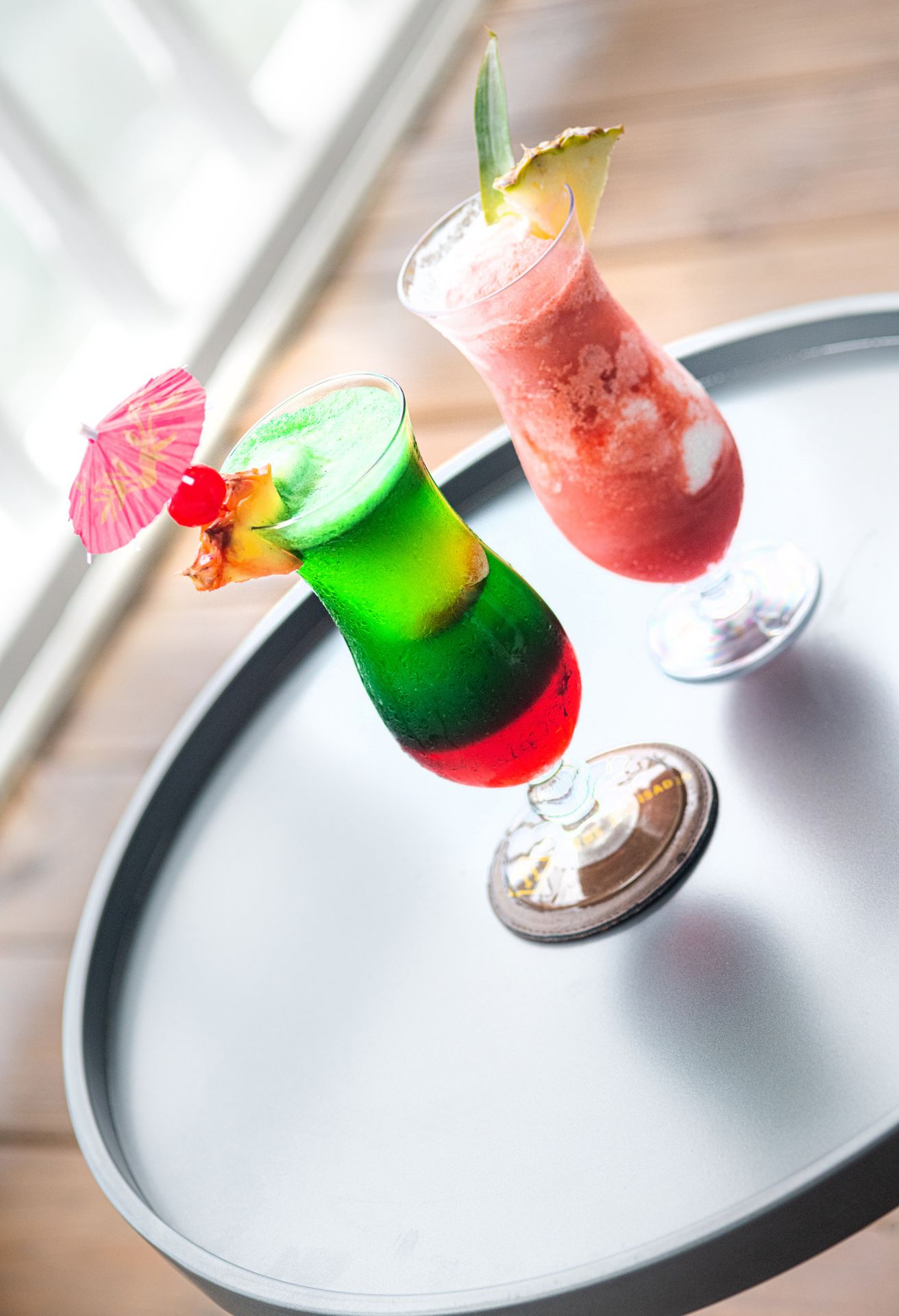 Two drinks on a tray: a refreshing lemonade and a frothy cappuccino, perfectly balanced and ready to be served.