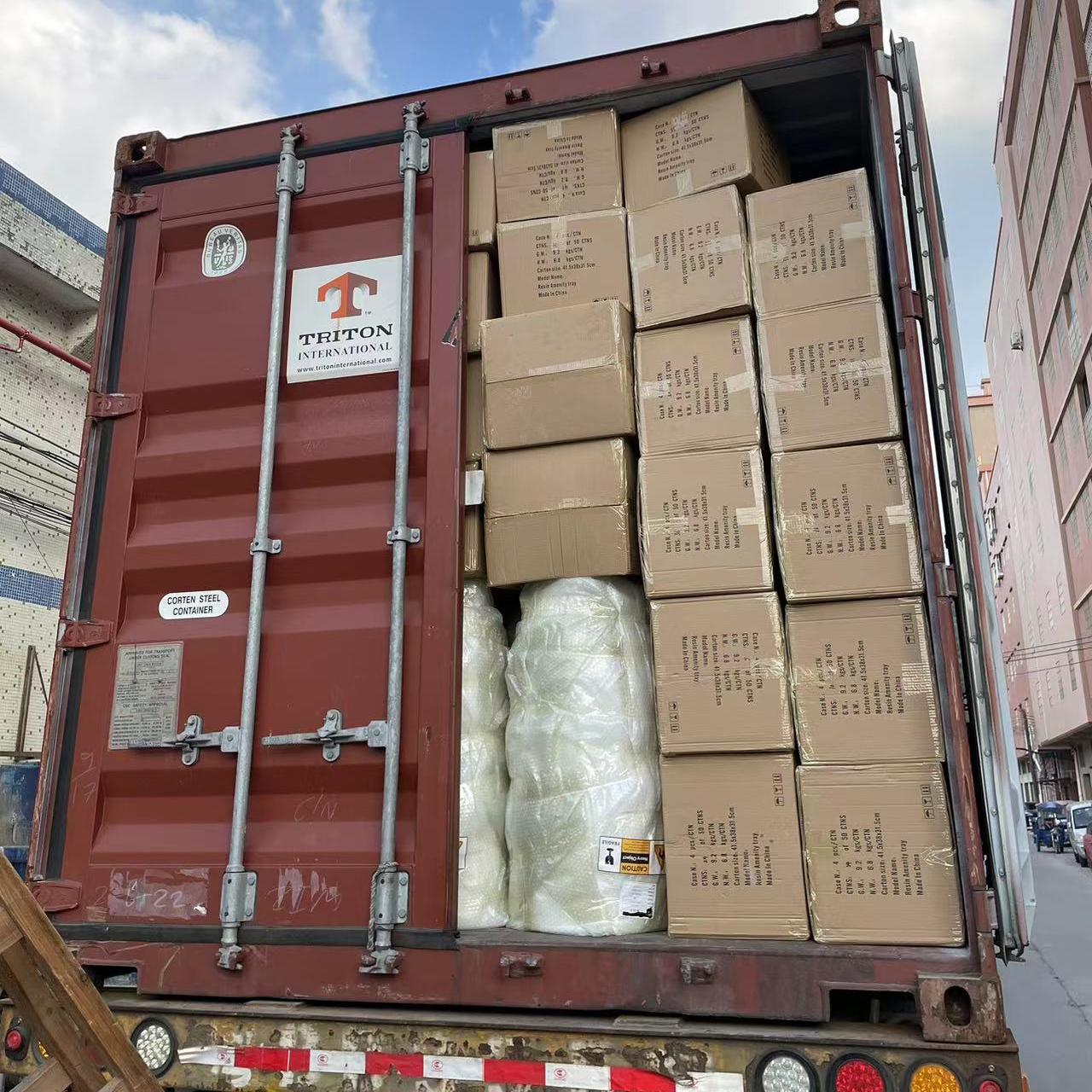 We help our clients to consolidate goods Container loading in Guangzhou